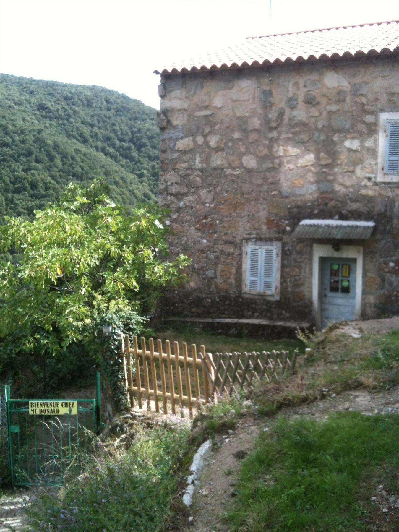 Auberge De Jeunesse Chez Mc Donald Zevaco Εξωτερικό φωτογραφία